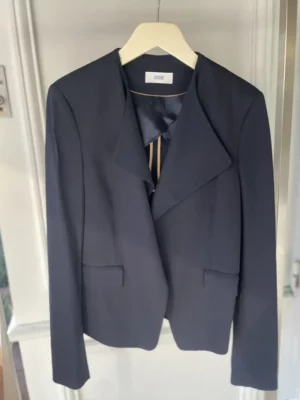 Veste valea – Closed (vue 3) — Les Boutiques First, Le Moulleau Arcachon