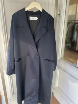 Manteau iris – Closed (vue 2) — Les Boutiques First, Le Moulleau Arcachon